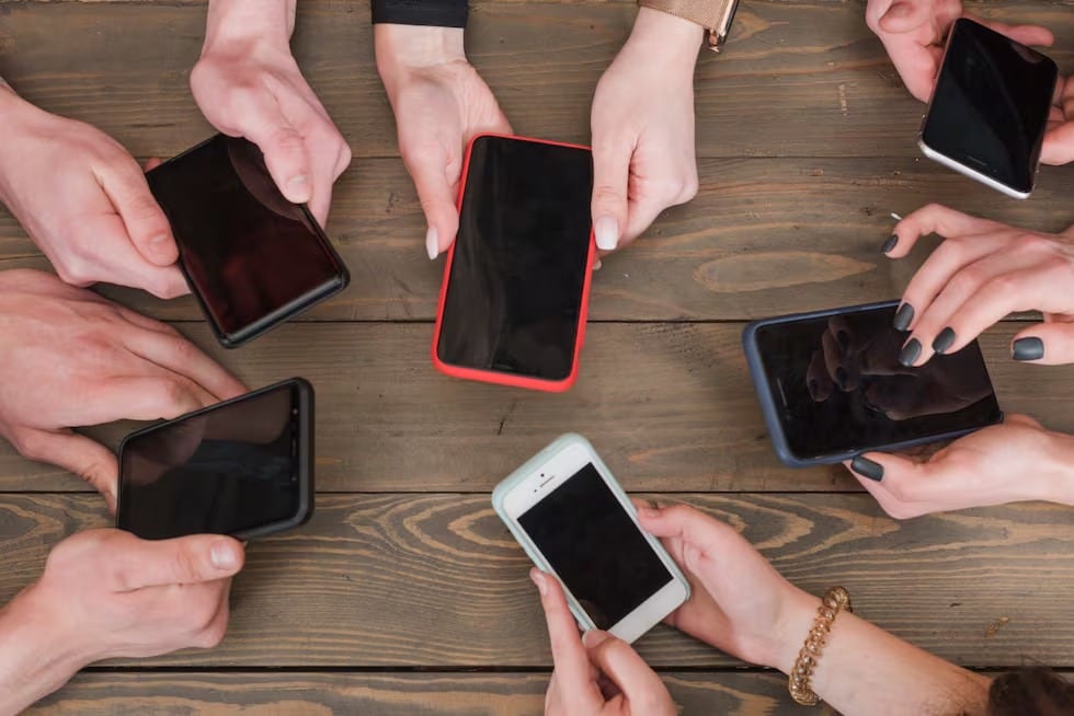 Las principales marcas de smartphones compiten por el liderazgo del mercado peruano en un contexto de escasez de componentes.