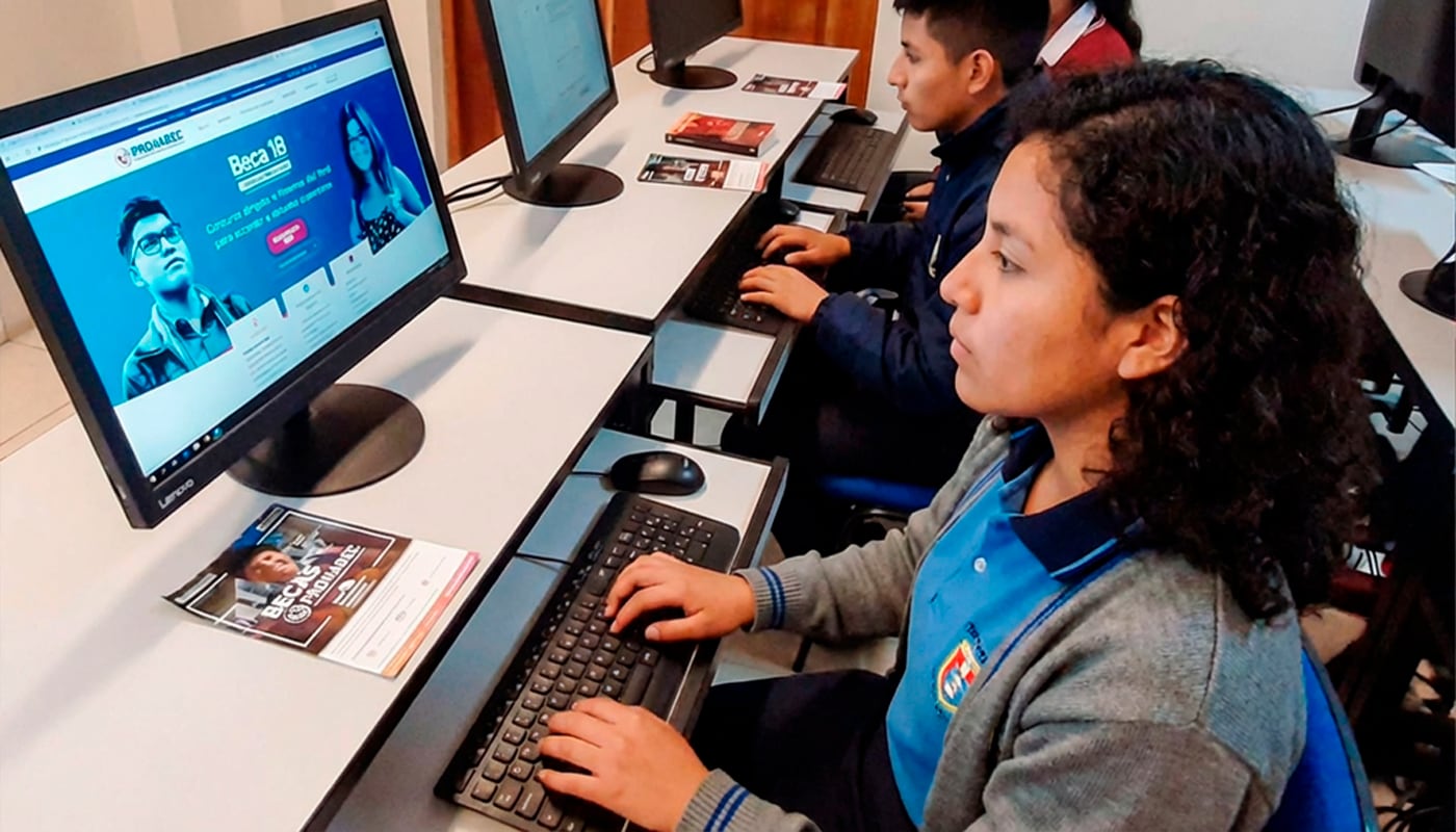 Jorge Figueroa, titular de Educación, anunció que probablemente la próxima semana, se darán a conocer los alcances de un programa reformulado.| Foto: Pronabec / Gémini