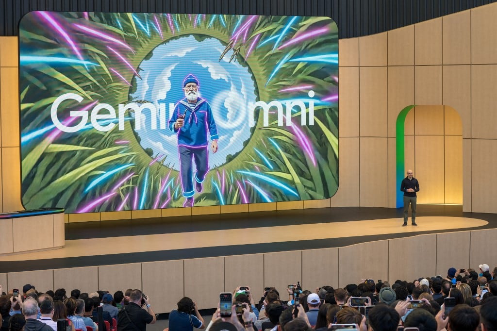 El director ejecutivo de Google DeepMind, Demis Hassabis, interviene en la conferencia de desarrolladores de tecnología Google I/O 2026, celebrada en Mountain View, California, el 19 de mayo de 2026. (Foto de Karl Mondon / AFP)