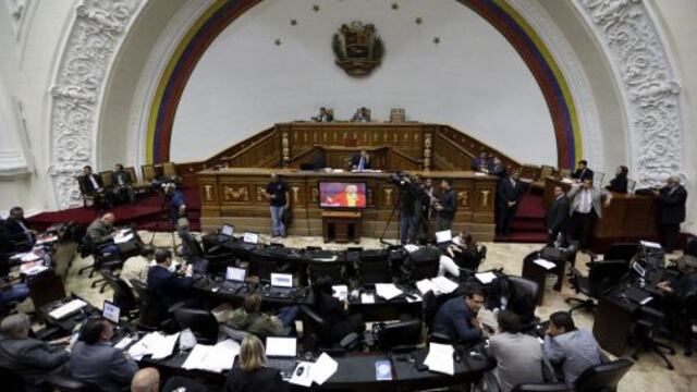 Parlamento venezolano destituyó al ministro de Alimentación por escasez