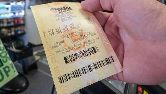 Muchos jugadores compran más boletos para aumentar sus probabilidades de ganar uno de botes de Mega Millions (Foto: AFP)