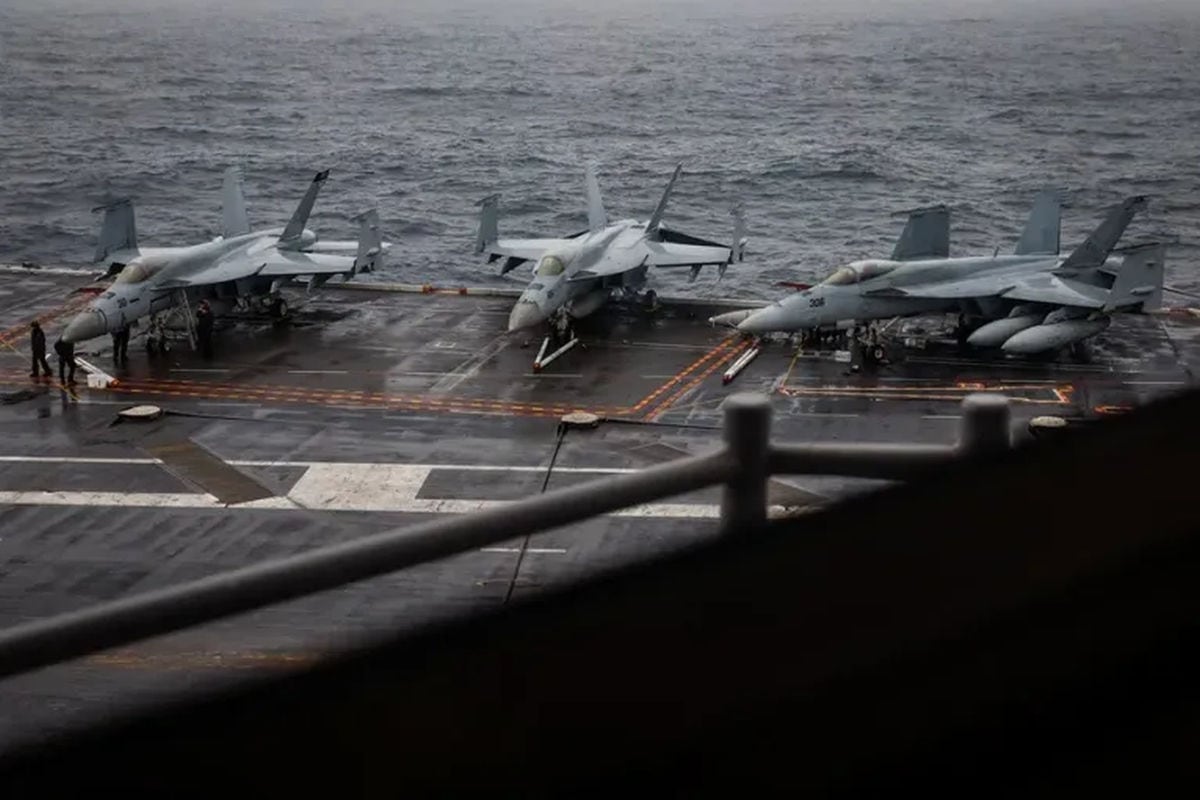 Fotografía de archivo de aviones militares en un portaviones de Estados Unidos. Foto: EFE/Stephanie Lecocq