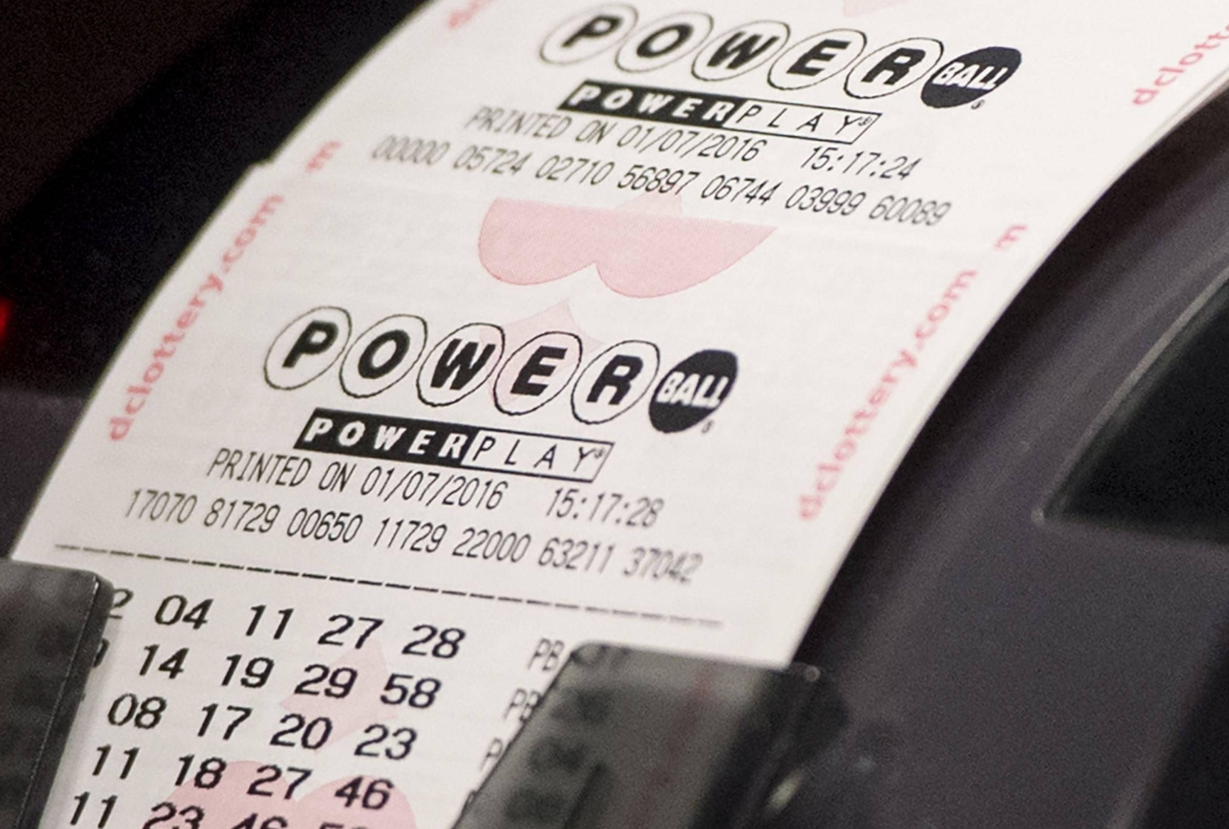 Revisa esta nota para conocer los números ganadores del Powerball en el sorteo del 04/03/2026 y averiguar si el premio mayor ya tiene dueño. (Foto: SAUL LOEB / AFP)