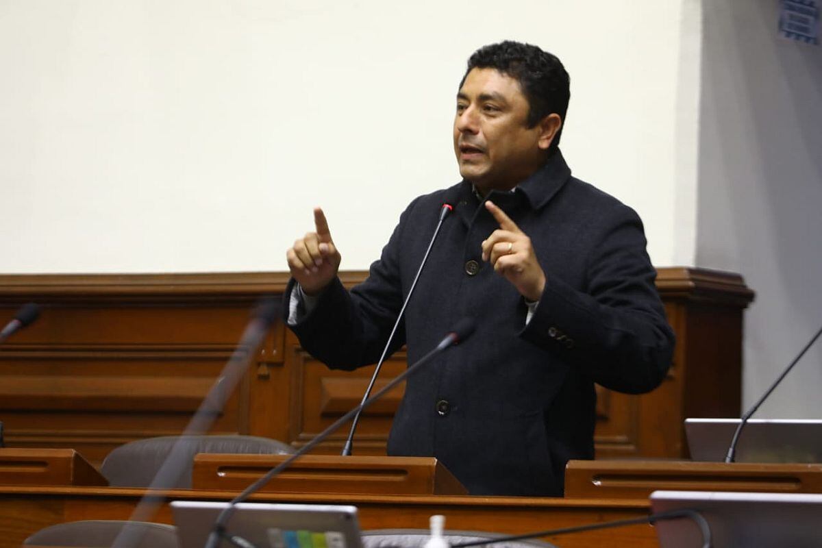 Guillermo Bermejo calificó de “irresponsable” a Américo Gonza por sindicar que iba a traer a 6,000 reservistas para las manifestaciones y cerrar el Congreso. (Foto: Congreso)