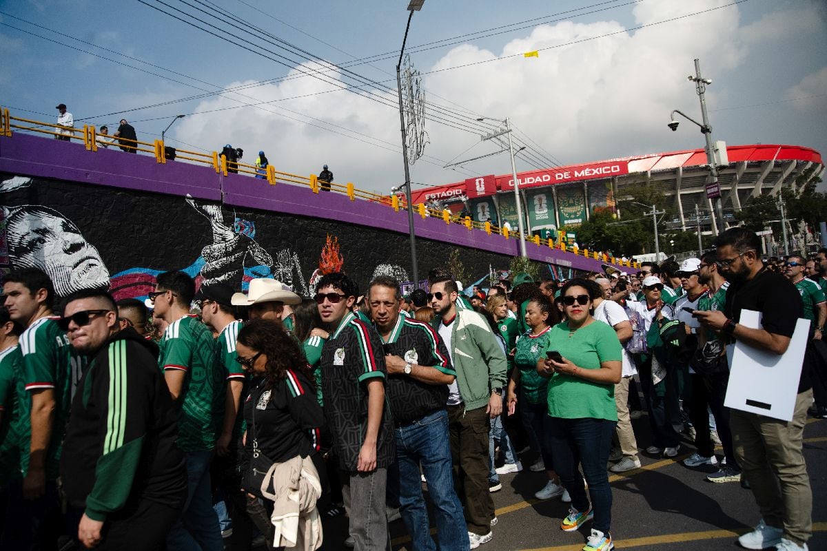 Los asistentes hacen fila antes del partido inaugural del Mundial 2026 en el Estadio Banorte de la Ciudad de México, el 11 de junio.