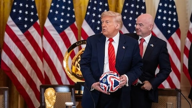 Fotografía de archivo del presidente de EE.UU., Donald Trump, junto al presidente de la FIFA, Gianni Infantino. Foto: EFE/EPA/ FRANCIS CHUNG