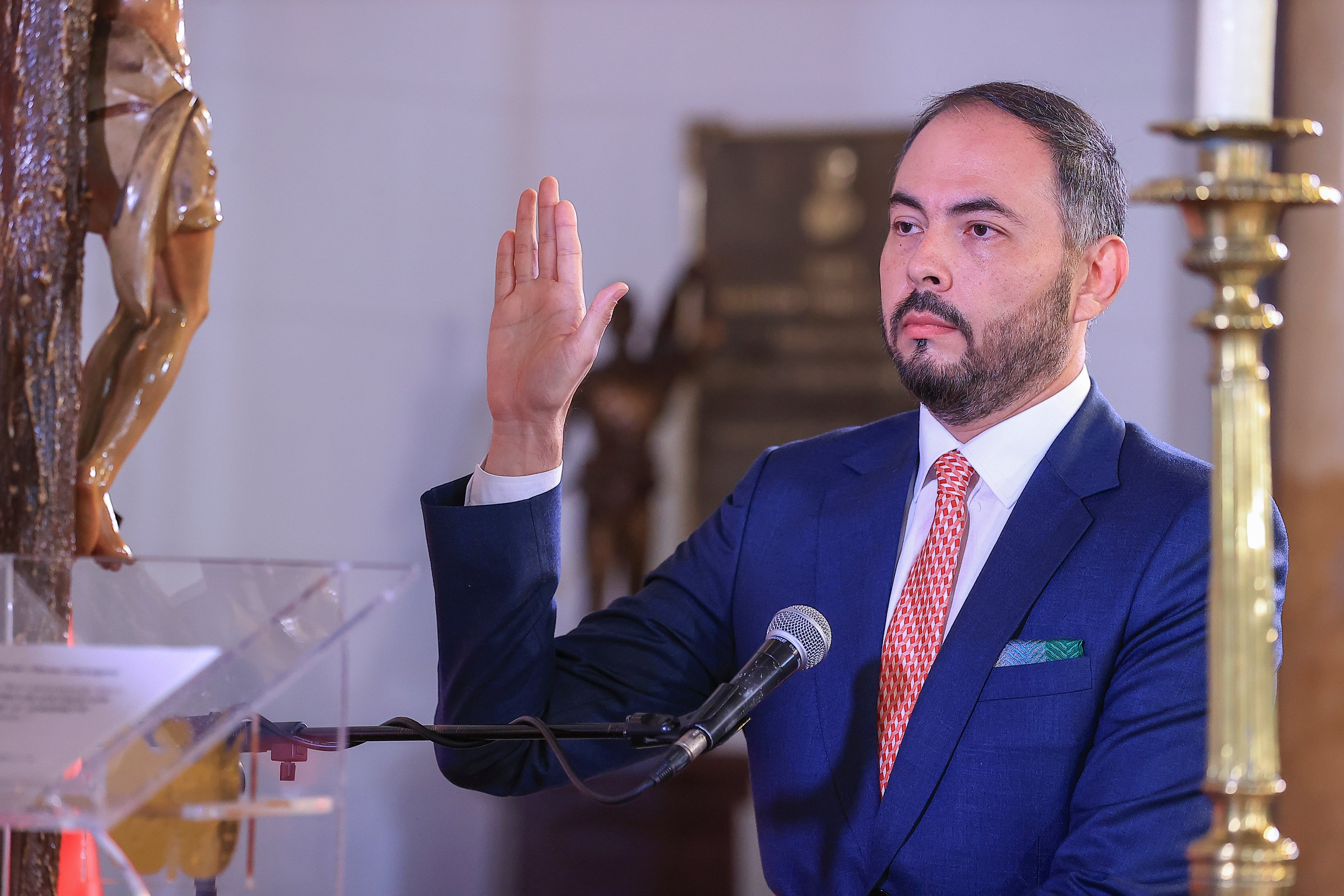 Presidente Balcázar tomó juramento a Amadeo Flores como nuevo ministro de Defensa. Foto: Presidencia