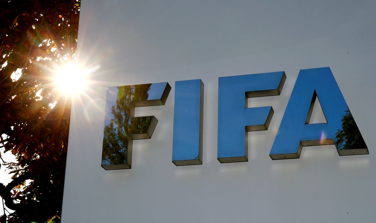 La FIFA está trabajando con UBS Group AG para recaudar entre US$ 1,000 millones y US$ 2,000 millones para ampliar el servicio. REUTERS/Arnd Wiegmann/File Photo