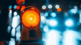 ¿En qué consiste realmente la nueva ley en California sobre pasarse la luz roja en las intersecciones?