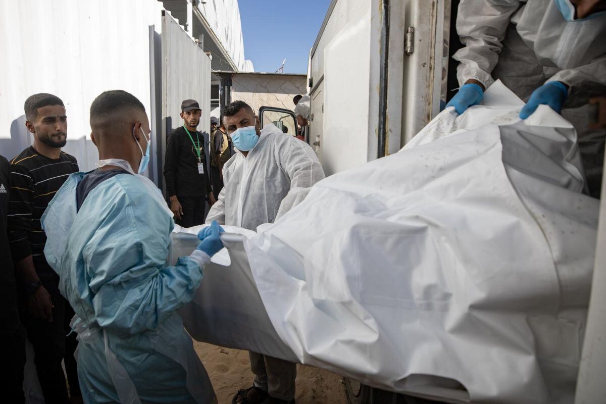 El Ejército israelí mató al menos a 36 personas en decenas de bombardeos en Franja de Gaza, tras acusar a Hamás de haber violado el alto el fuego vigente desde el 10 de octubre.Foto: EFE/EPA/HAITHAM IMAD