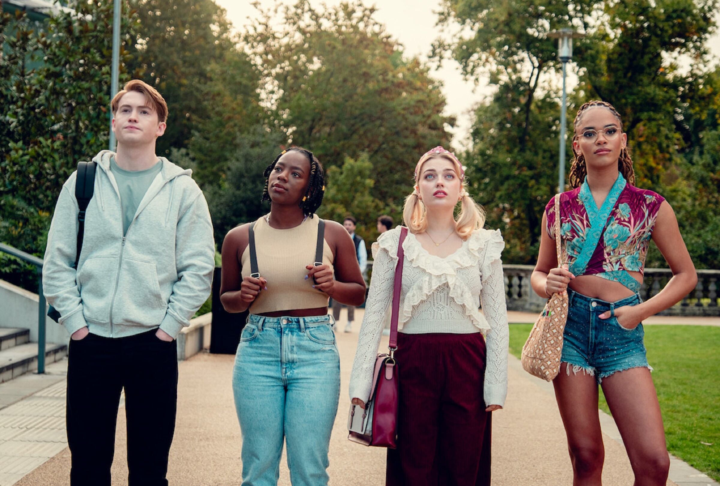 Nick Nelson (Kit Connor), Tara Jones (Corinna Brown), Imogen Heaney (Rhea Norwood) y Elle Argent (Yasmin Finney) en la tercera temporada de "Heartstopper" (Foto: Netflix)