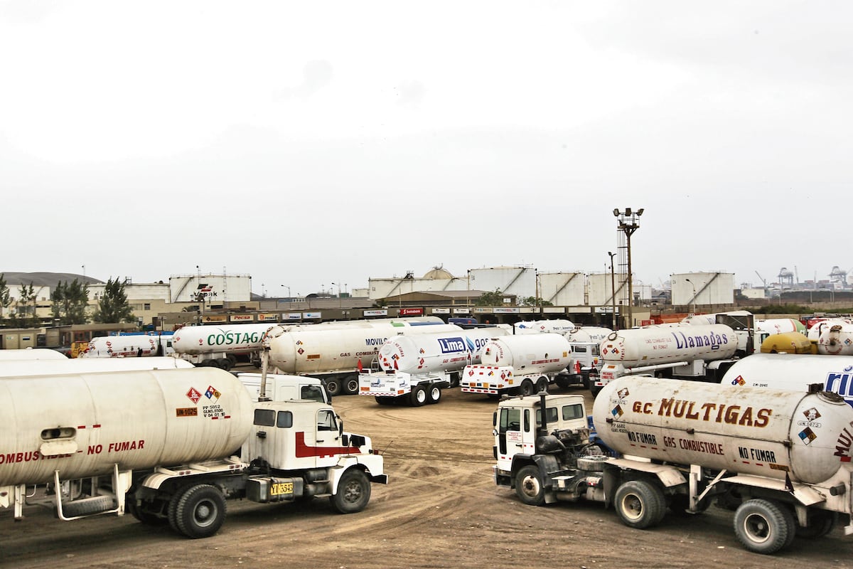 El suministro de gas en camiones cisternas se habría complicado también por caida en producción de GLP de Petroperú, según expertos