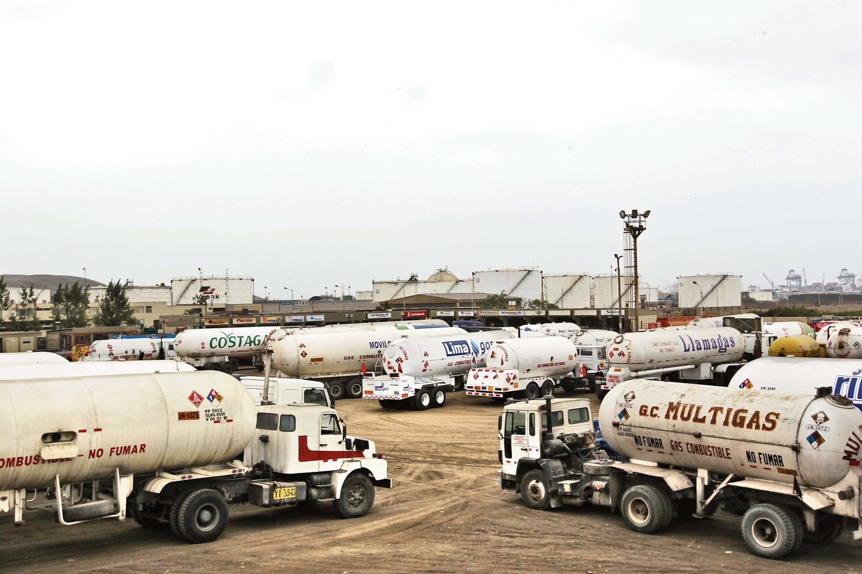 El suministro de gas en camiones cisternas se habría complicado también por caida en producción de GLP de Petroperú, según expertos