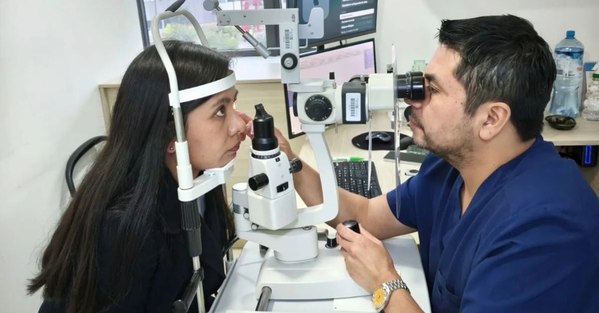 La regla 20/20/20, las pausas durante la jornada y una distancia adecuada de las pantallas figuran entre las medidas para prevenir la fatiga visual. Foto: Oftalmosalud