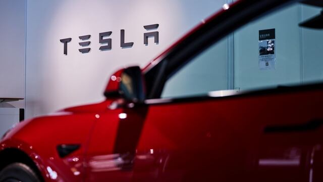 Tesla acelerará lanzamiento de autos más baratos tras fracaso de ventas