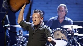 Bruce Springsteen arremete contra banqueros en Berlín