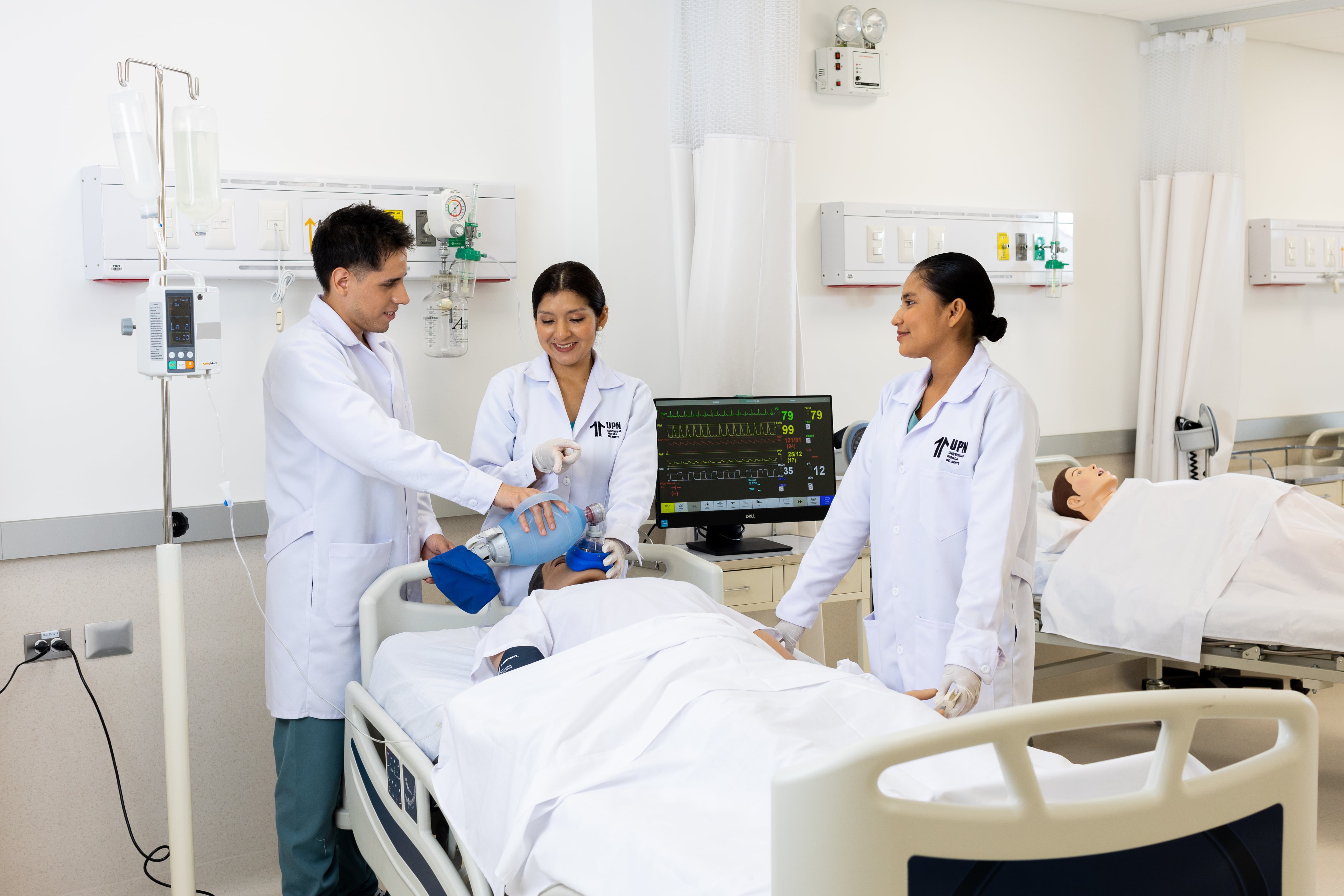 Modelo predictivo de atención duplicó la capacidad de respuesta y elevó en más de 40 puntos la satisfacción de pacientes. Foto: Andina