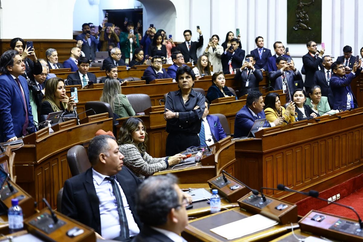 Parlamentarios esperan atentos a la votación de la vacancia presidencial. Foto: Congreso.