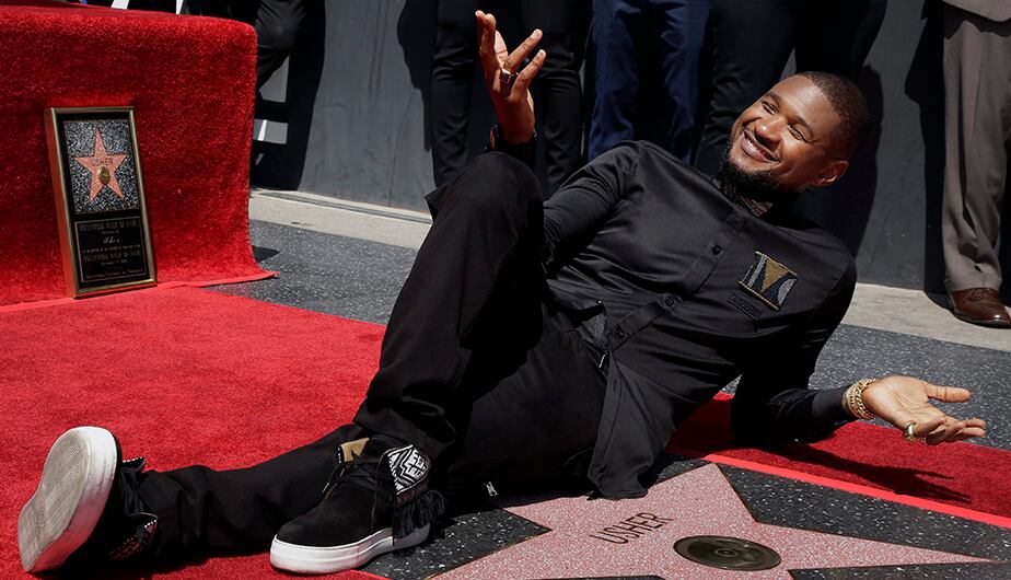 Usher recibe su estrella en el Paseo de la Fama de Hollywood. (Foto: EFE)