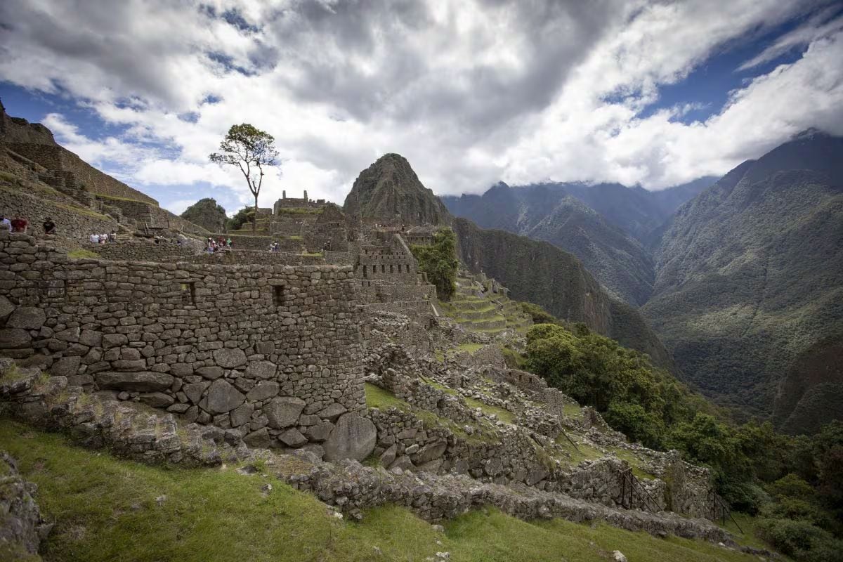 Machu Picchu no ha sido la excepción. Al cierre de 2024, las visitas al Santuario Histórico estuvieron un 4.9% por debajo del nivel prepandemia.