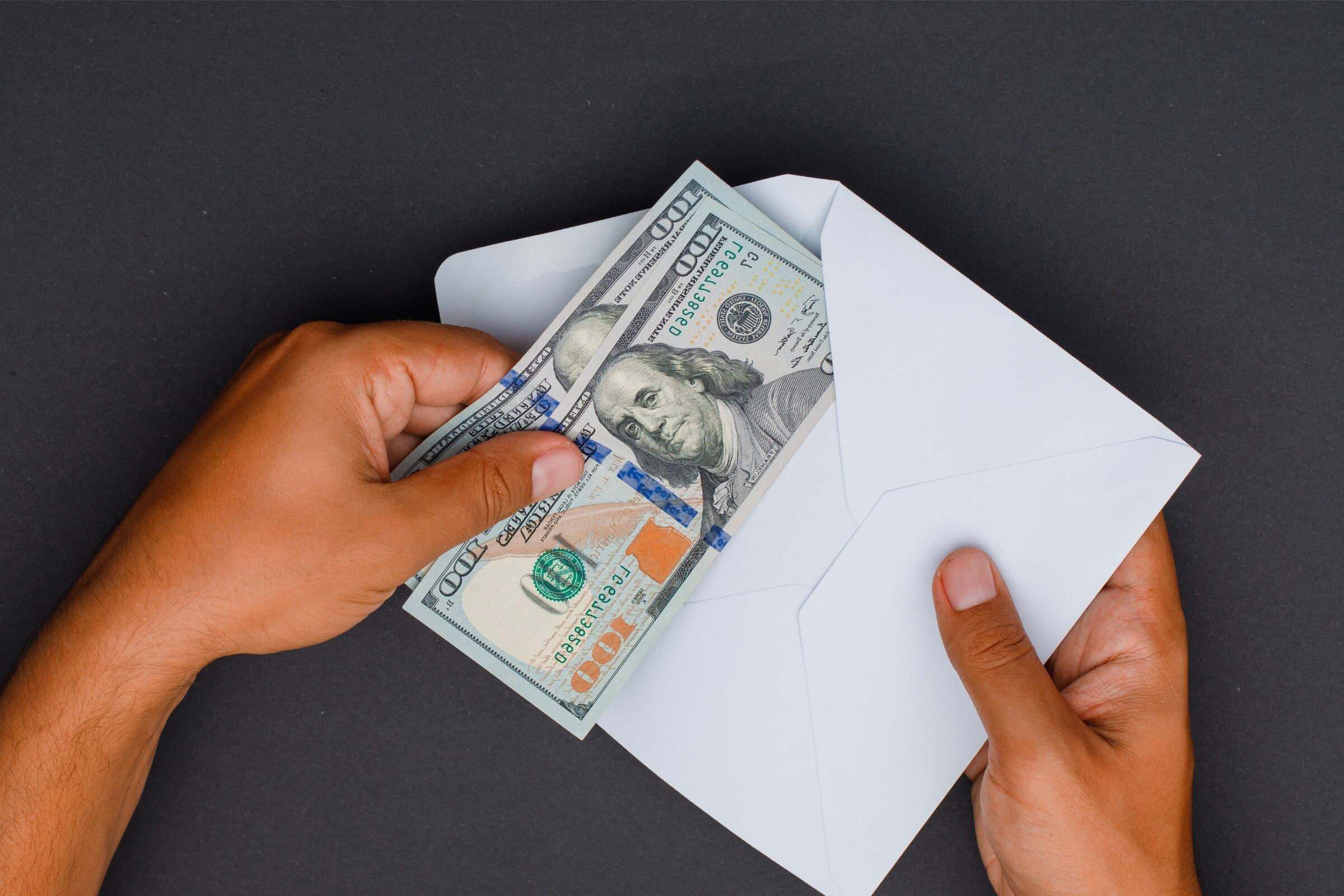 El programa POWER de Nueva York distribuye cheques únicos de hasta US$200 a contribuyentes elegibles, con montos definidos según los ingresos y la declaración estatal de impuestos de 2024 (Foto: Magnific)