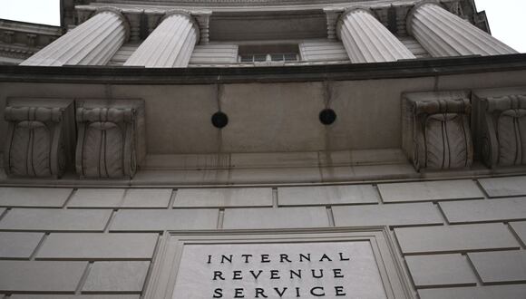 El Servicio de Rentas Internas (IRS por su sigla en inglés) espera recibir más de 128.7 millones de declaraciones de impuestos individuales antes de la fecha límite, que es el 15 de abril (Foto: AFP)