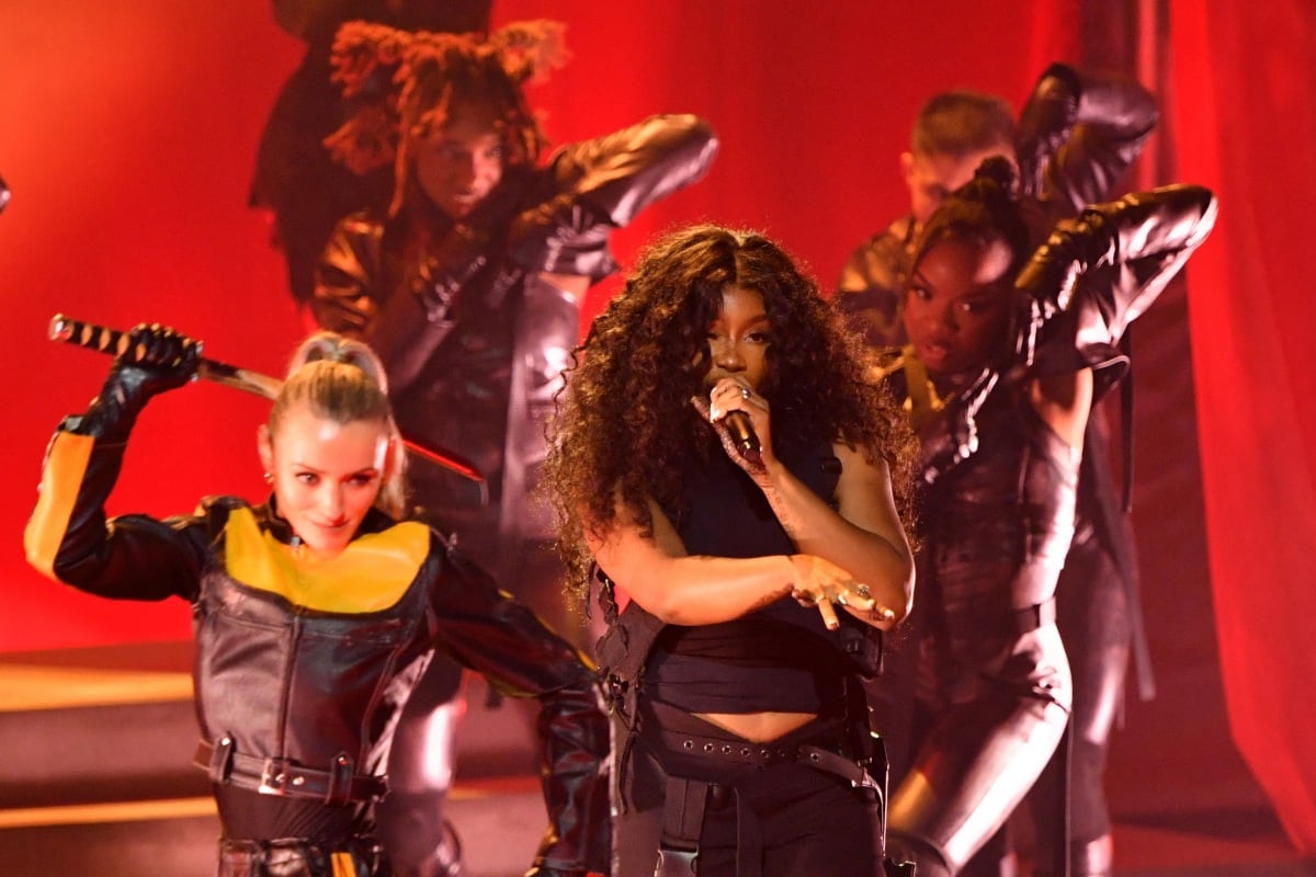 SZA fue una de las más importantes figuras de los Grammy Awards 2024. (Foto: Valerie Macon / AFP)