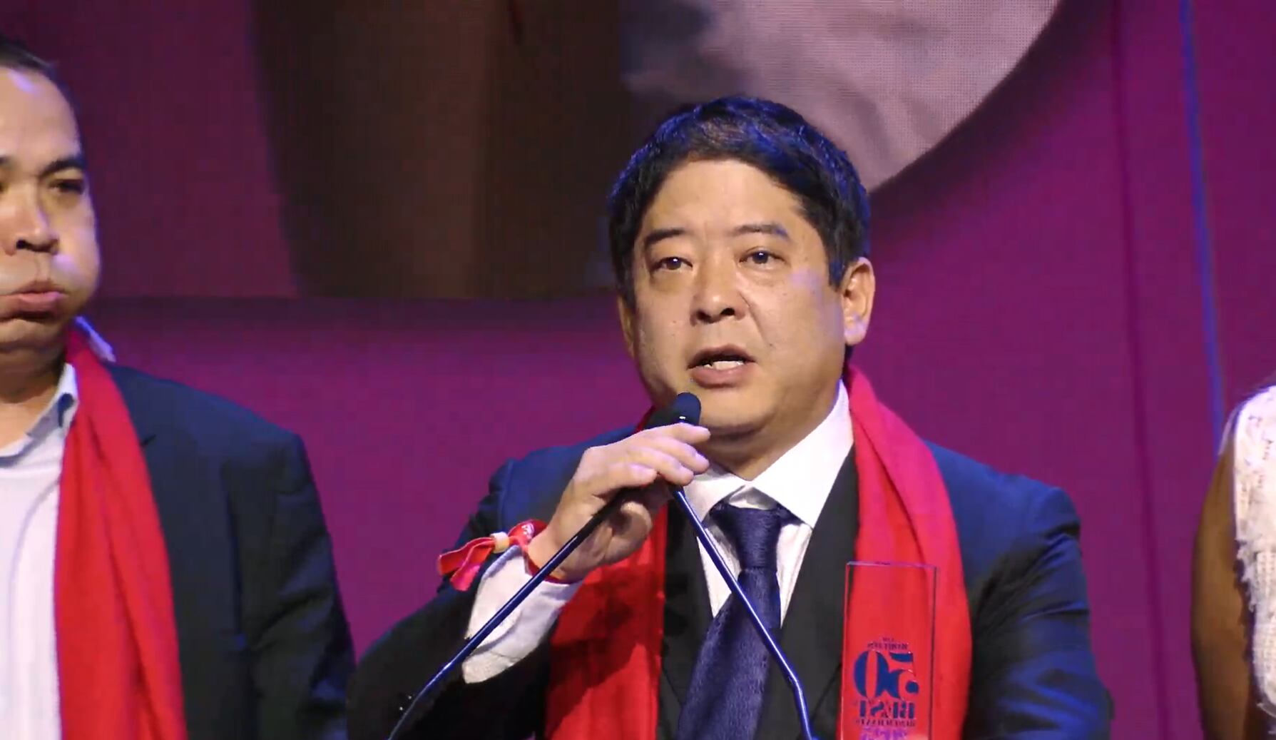 Mitsuharu Tsumura durante su discurso tras la elección de Maido como el mejor restaurante del mundo en 2025.