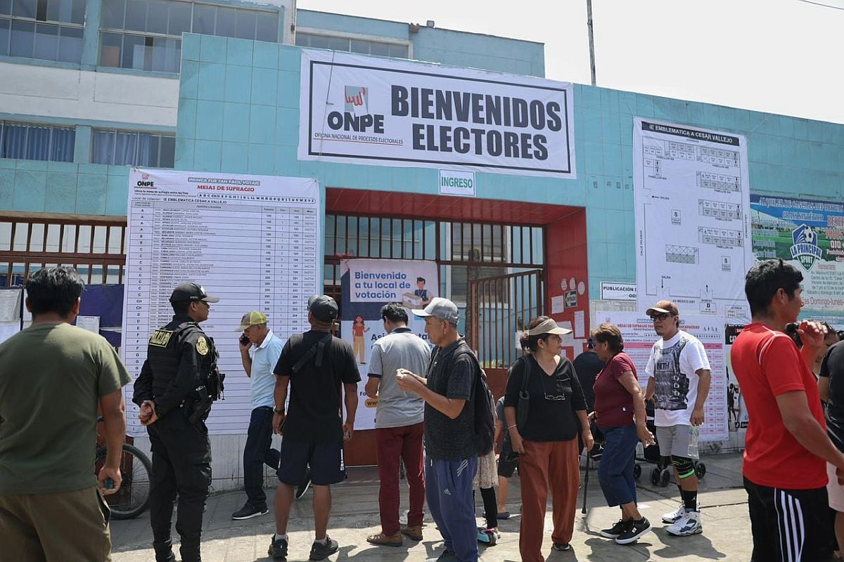Zapata hizo un llamado a los candidatos que no logren pasar a segunda vuelta a seguir involucrados en el debate público. Foto: Joel Alonzo/ @photo.gec.