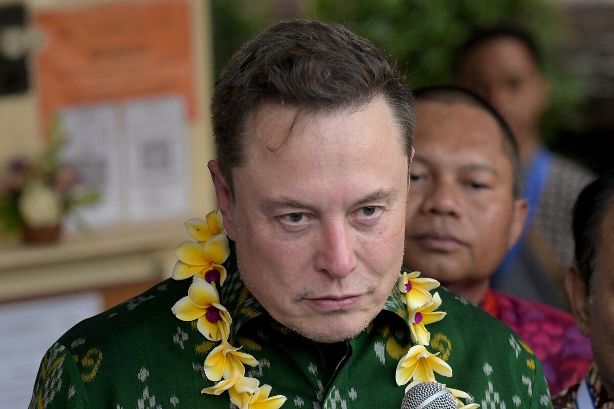 El multimillonario tecnológico Elon Musk habla durante una ceremonia en la isla turística de Bali, Indonesia, el 19 de mayo de 2024. (Foto de SONNY TUMBELAKA / AFP)