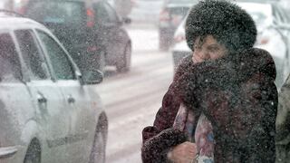 El gobierno rumano congela los salarios públicos y las pensiones para reducir el déficit