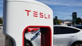 Tesla despide a casi todo su equipo de estaciones de carga rápida
