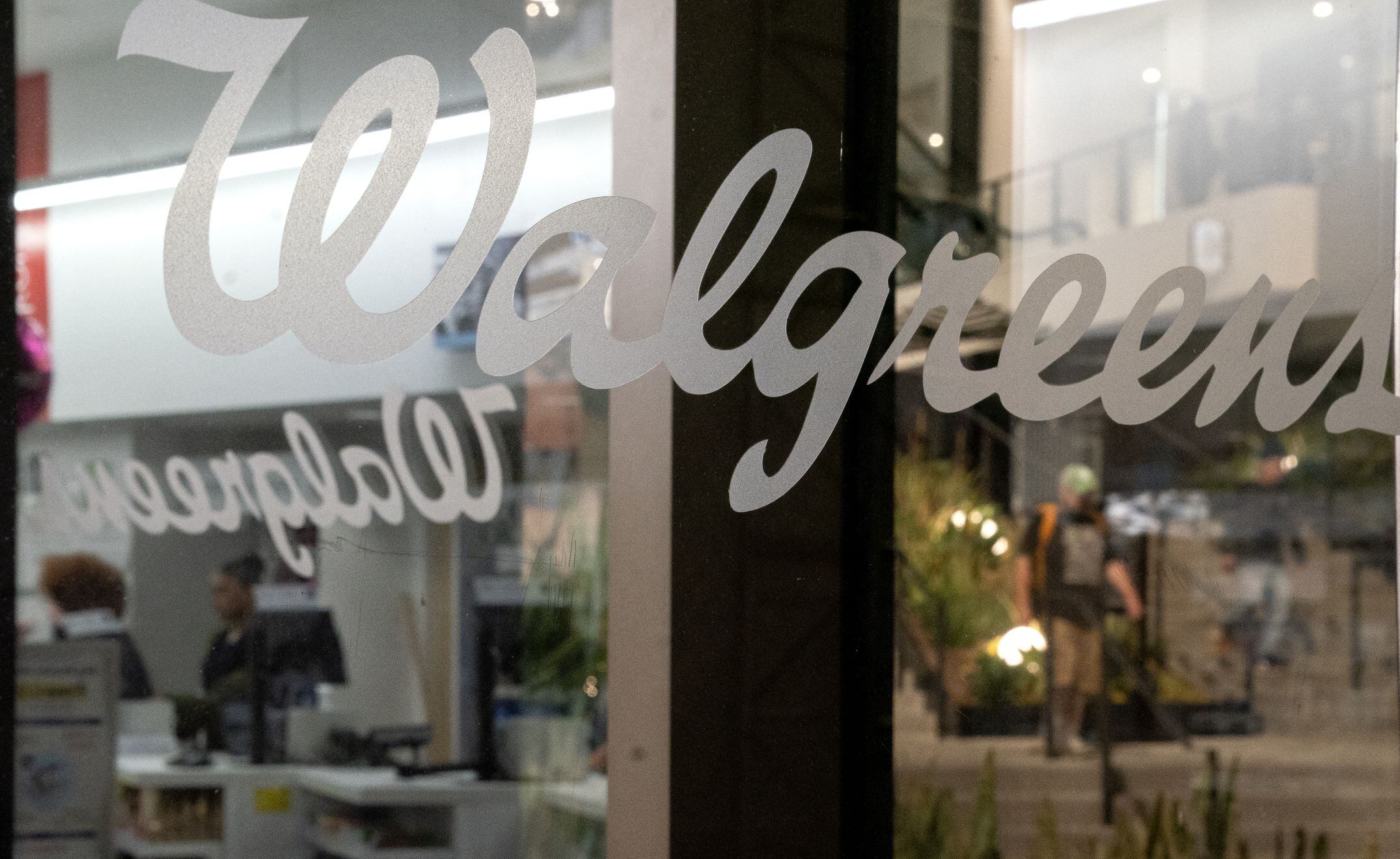 Walgreens se darán de baja de manera definitiva 1,200 tiendas durante un período de tres años (Foto: AFP)