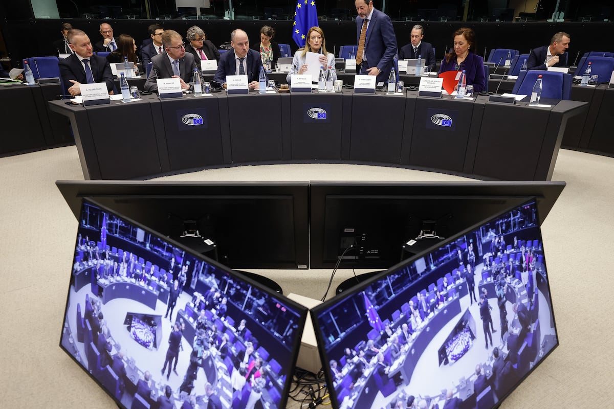 Un Parlamento escorado a la derecha puede tener cierta influencia para desequilibrar el voto de confirmación del presidente de la Comisión Europea o la aprobación de su equipo de comisarios, pero éstos también serán por definición “multicolor” políticamente porque los envían sus gobiernos. (Foto de FREDERICK FLORIN / AFP)