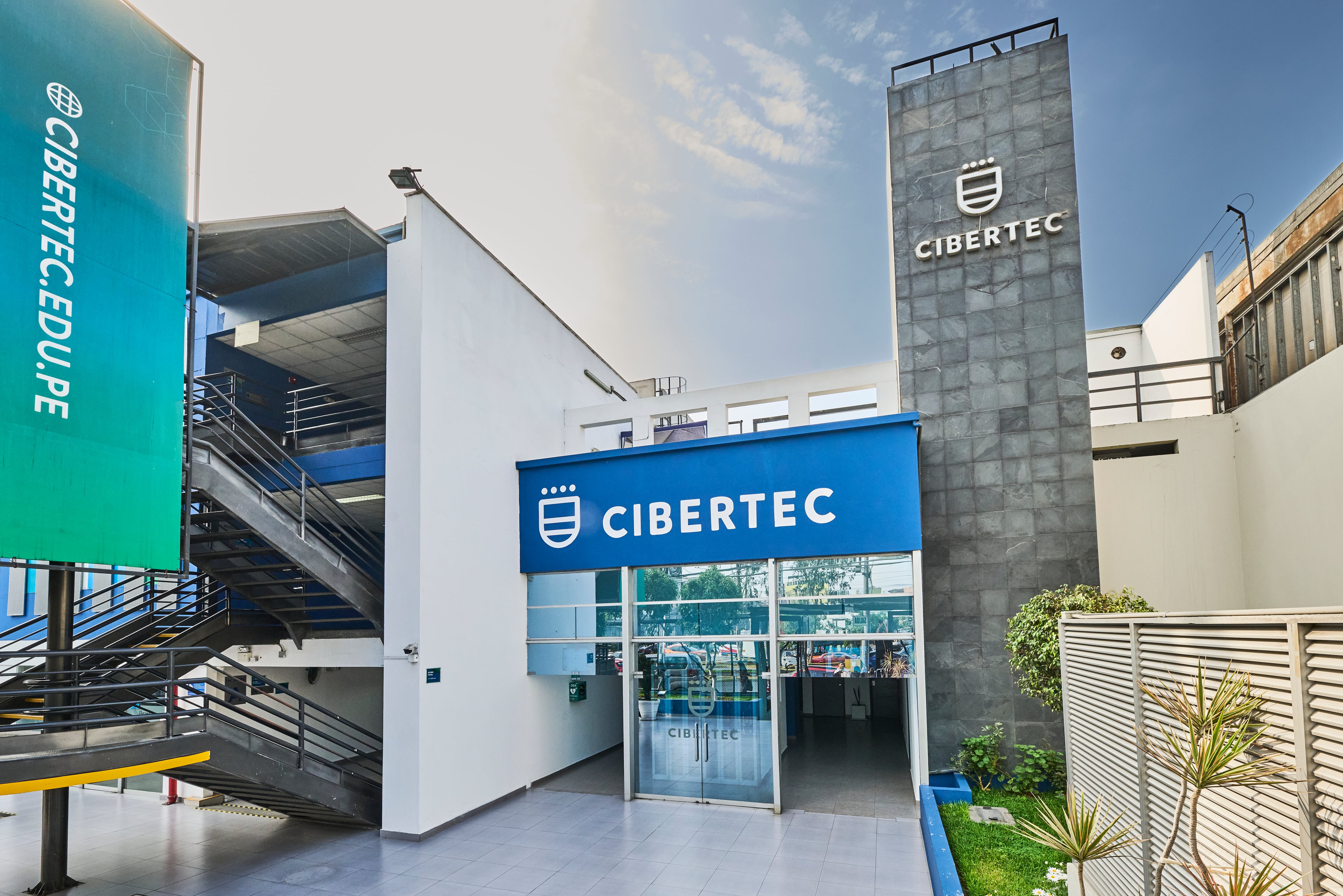 En 2024, Cibertec ejecutó una inversión de US$900,000 en la apertura de dos nuevas carreras en el sector salud (Enfermería Técnica y Fisioterapia y Rehabilitación).
