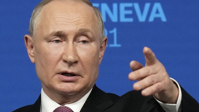 Putin intenta impulsar el partido oficialista ante la caída de su popularidad