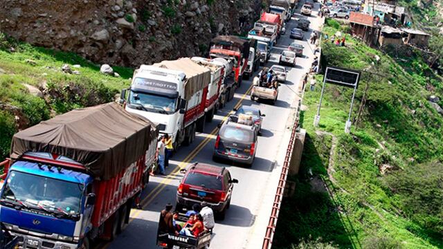 Gobierno declara en estado de emergencia a la red vial nacional por 30 días