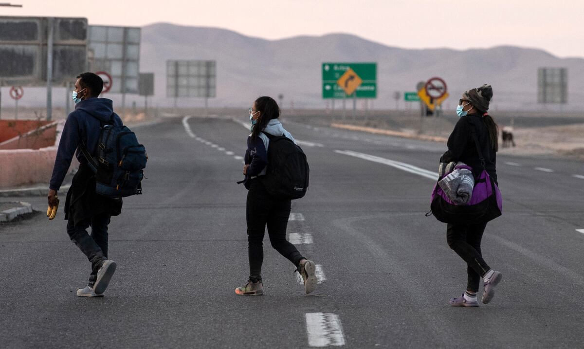 Más de seis millones de venezolanos han migrado desde 2015 por una crisis económica sin precedentes, calcula la ONU. (Foto por MARTÍN BERNETTI / AFP)