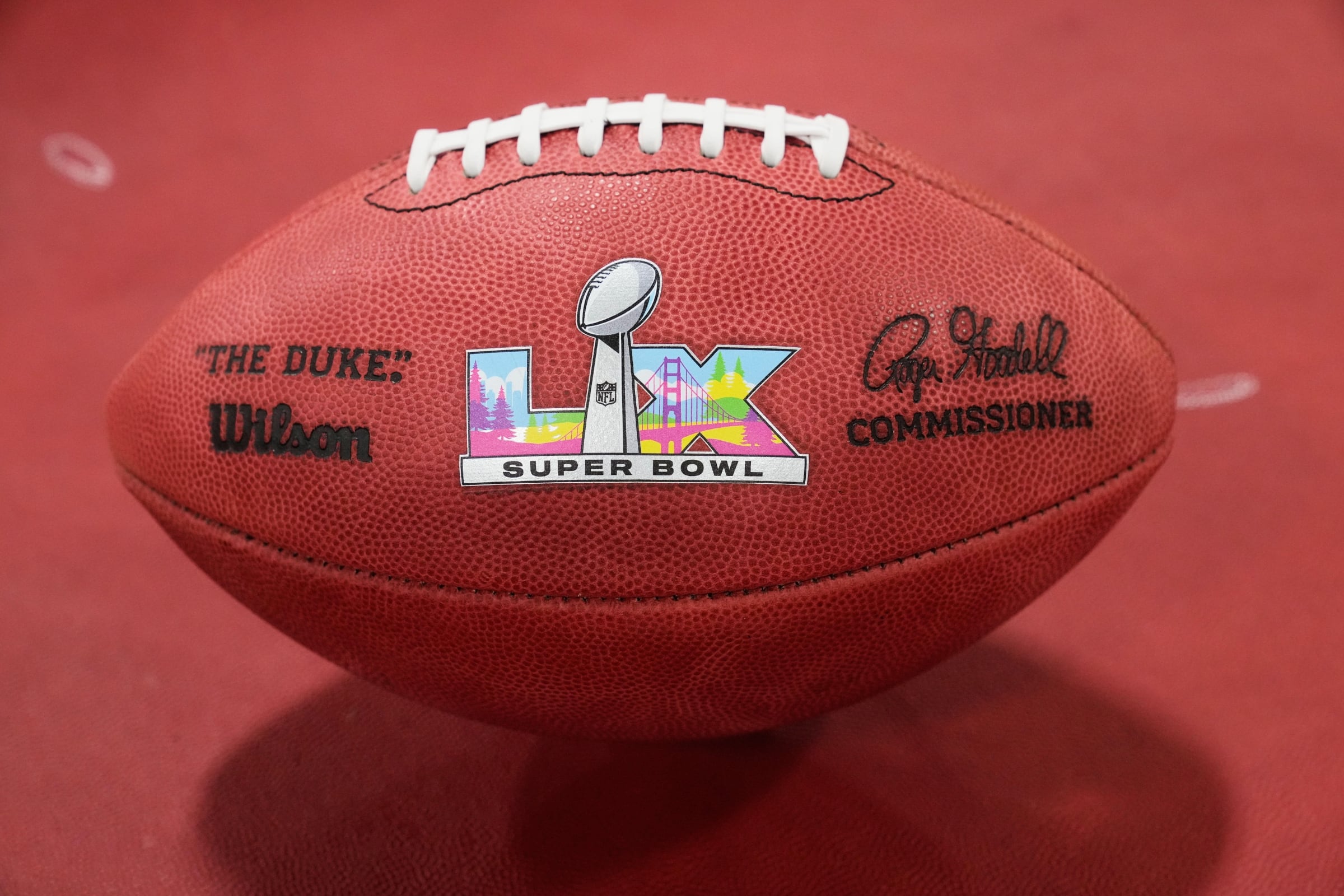 El Super Bowl LX es un evento cultural que trasciende las fronteras de Estados Unidos. Millones de personas ven el partido y el show de medio tiempo (Foto: AP)