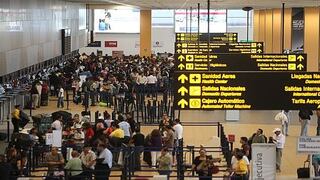 Se acorta brecha entre peruanos que entran y salen del Perú