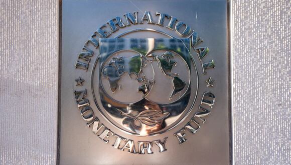 Vista del logo del Fondo Monetario Internacional (FMI), en su sede en Washington, en una fotografía de archivo. EFE/Jim Lo Scalzo