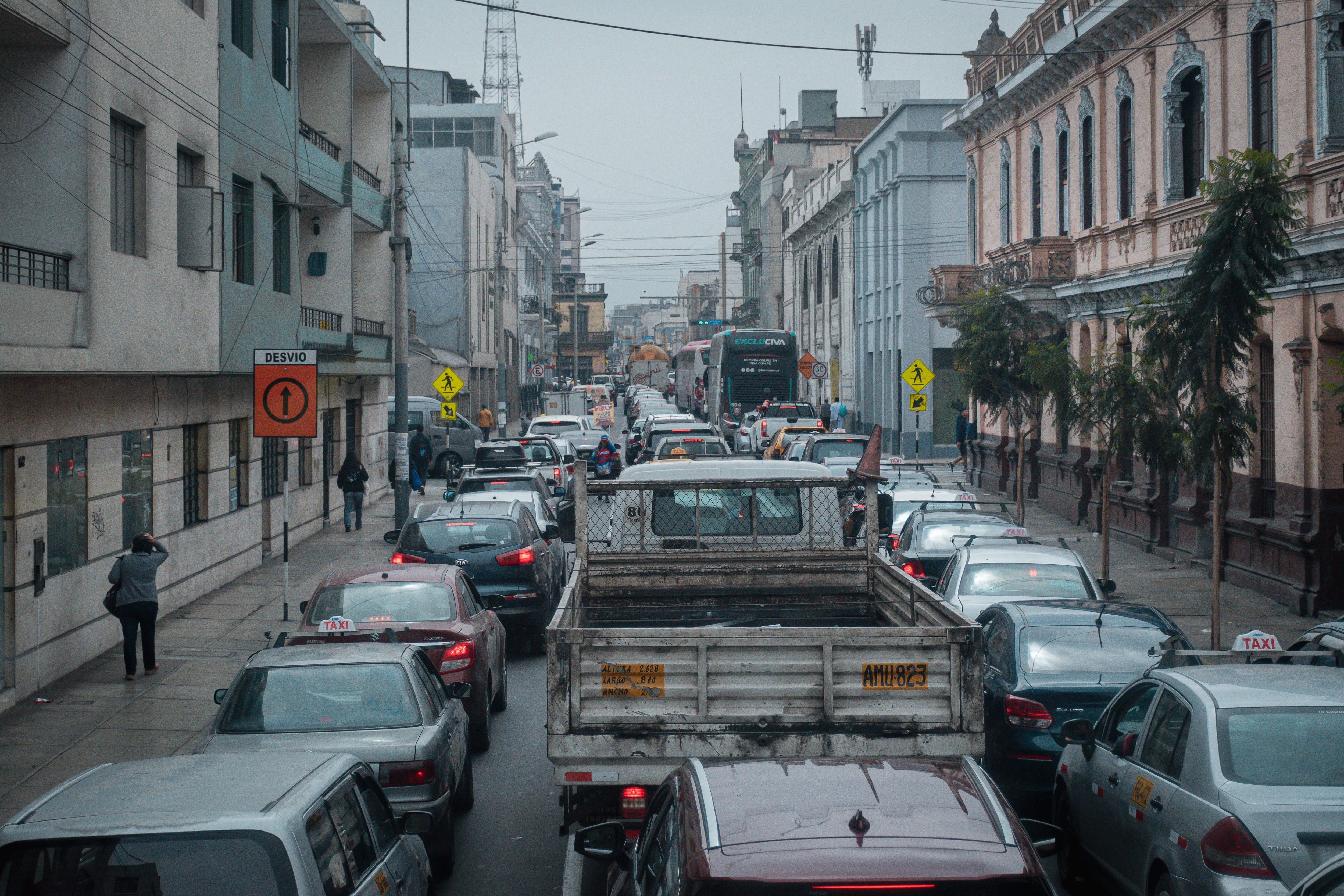 Congestión vehicular en las calles de Lima. Créditos: Pexels