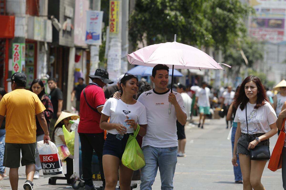 Senamhi indica que entre las 10:00 a.m. y 3:00 p.m. las personas sentirán los picos de calor más altos del día. 1 Foto: Violeta Ayasta / @photo.gec