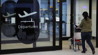 Estados Unidos impedirá que pasajeros suban a aviones con celulares y otros aparatos descargados