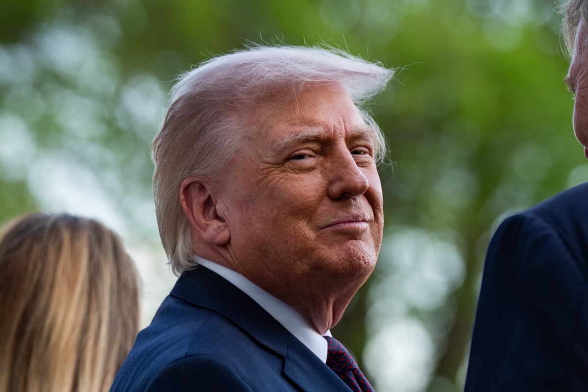 El presidente estadounidense Donald Trump durante una ceremonia frente a la Casa Blanca en Washington, DC, EE. UU., el 13 de abril de 2026. (EFE/EPA/SALWAN GEORGES / POOL)
