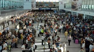 Huelga en aeropuertos de Argentina genera demora y cancelaciones de vuelos