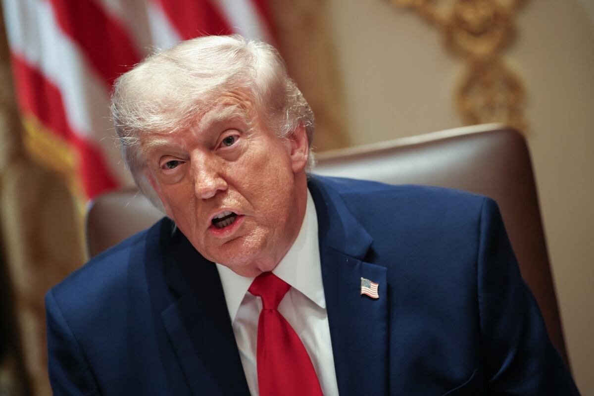 Funcionarios del Tesoro de EE.UU. habrían promovido prototipos de un billete de US$250 con la imagen de Donald Trump. Foto: EFE/EPA/SAMUEL CORUM / POOL.