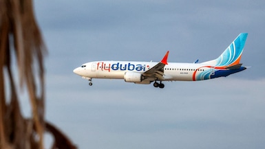 Un avión Boeing 737 MAX 8 de Flydubai se prepara para aterrizar en el aeropuerto Ben Gurión de Israel, en Lod, el 30 de septiembre de 2026. (Jack GUEZ / AFP)