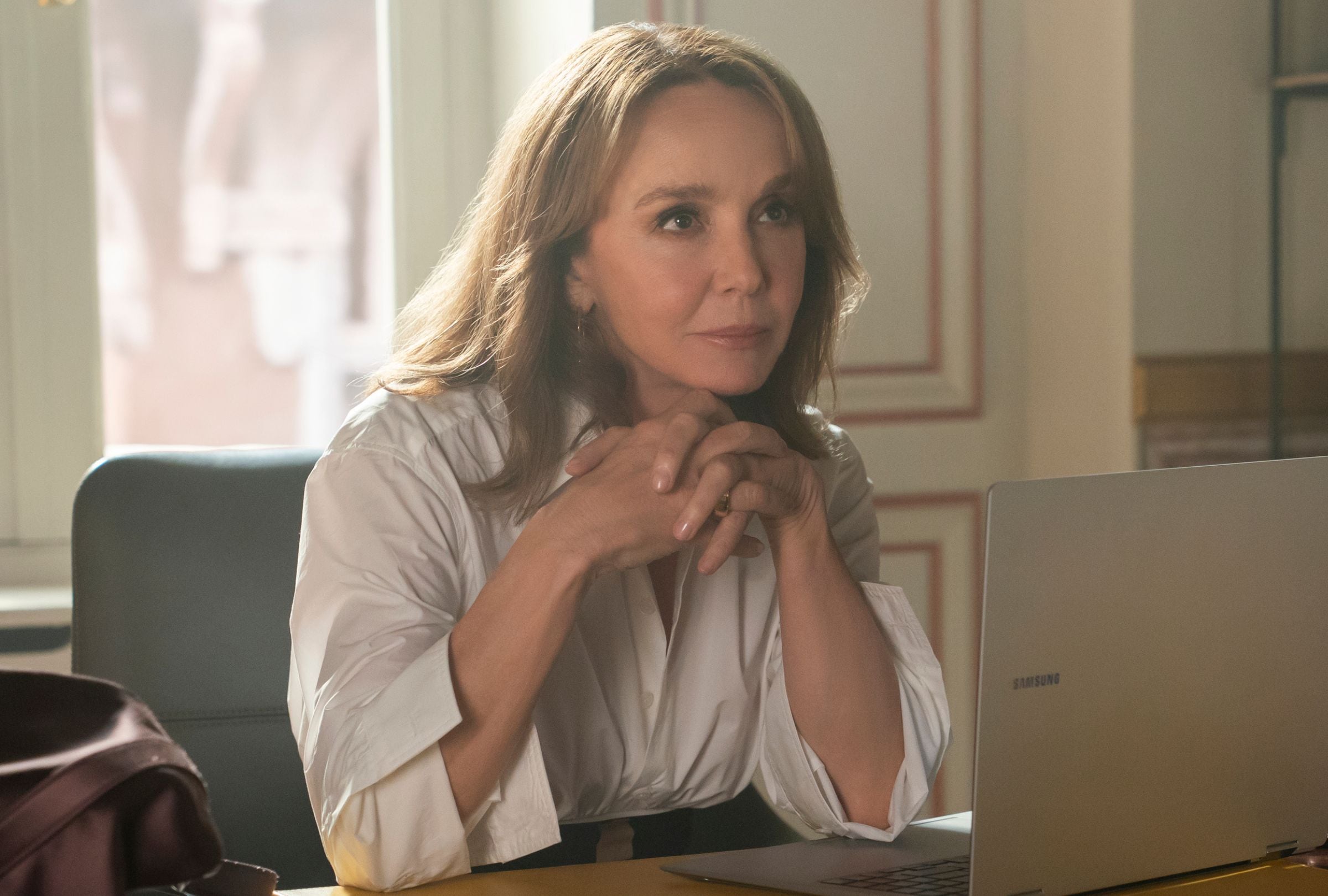 Philippine Leroy-Beaulieu interpreta a Sylvie Grateau en la serie "Emily in Paris" (Foto: Netflix)