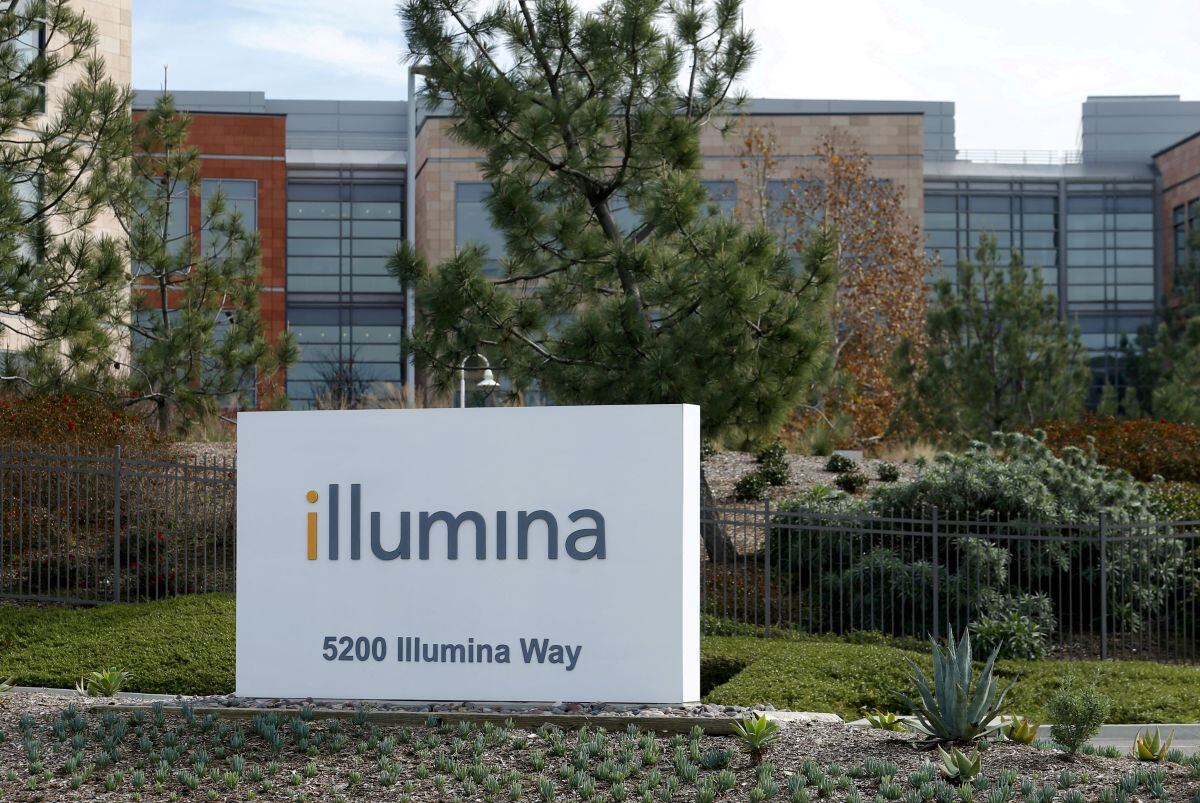 FOTO DE ARCHIVO: Las oficinas de la compañía de secuenciación de genes Illumina Inc se muestran en San Diego, California, el 11 de enero de 2016. REUTERS/Mike Blake/Foto de archivo